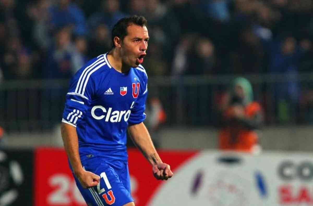 ¿Se arrepentirán en la U? Marcelo Díaz "maravilla" a todos en sus primeros días en Paraguay