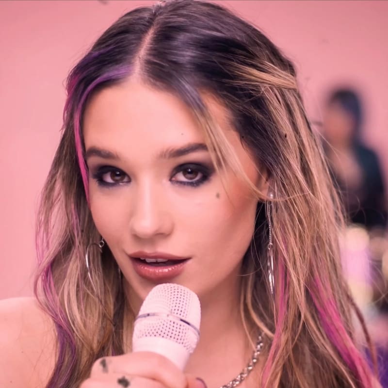 Alessia Traverso está en tendencia en YouTube con "Ex"