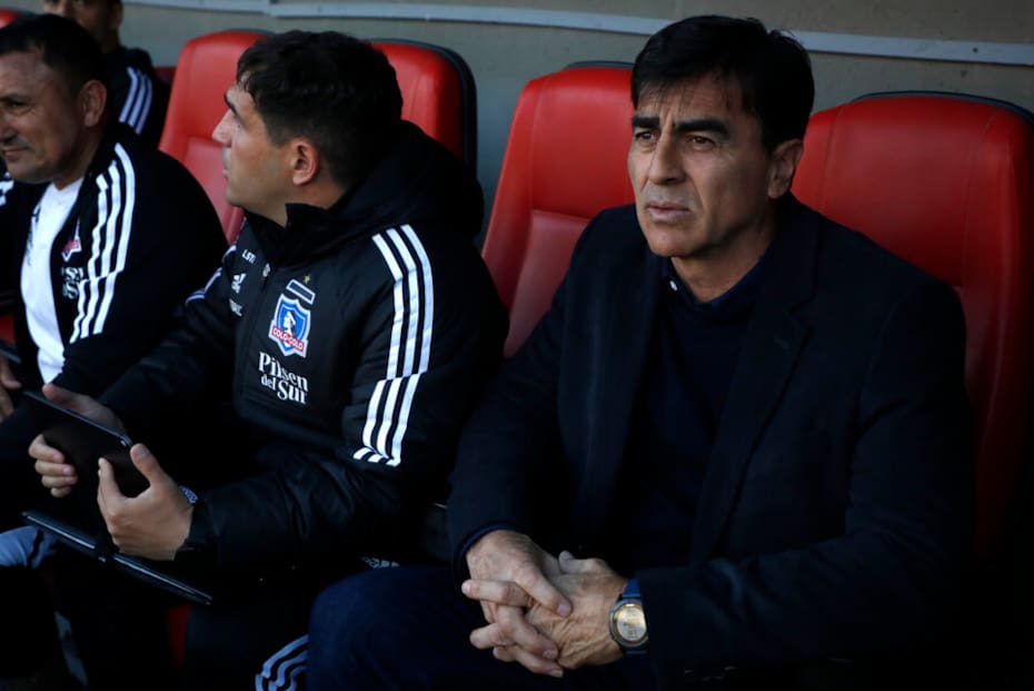 Gustavo Quinteros y Leandro Stillitano en un duelo de Colo Colo en 2022. Foto: Aton