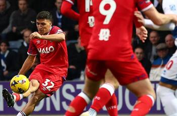 VIDEOS | Marcelino Núñez se despacha un doblete en contundente victoria del Ipswich Town