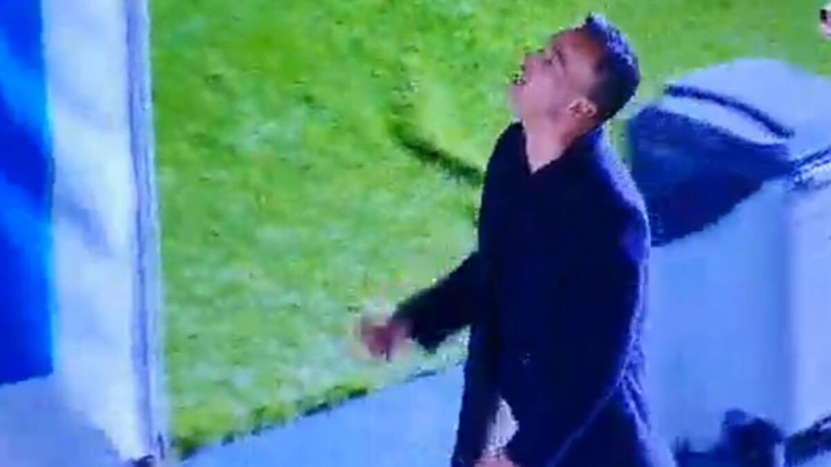 VIDEO | Se le salió la cadena: DT de Fernández Vial realizó un "Pato Yáñez" tras polémico partido ante Deportes Iquique