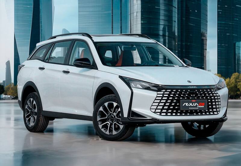 La animadora se luce con un Dongfeng.