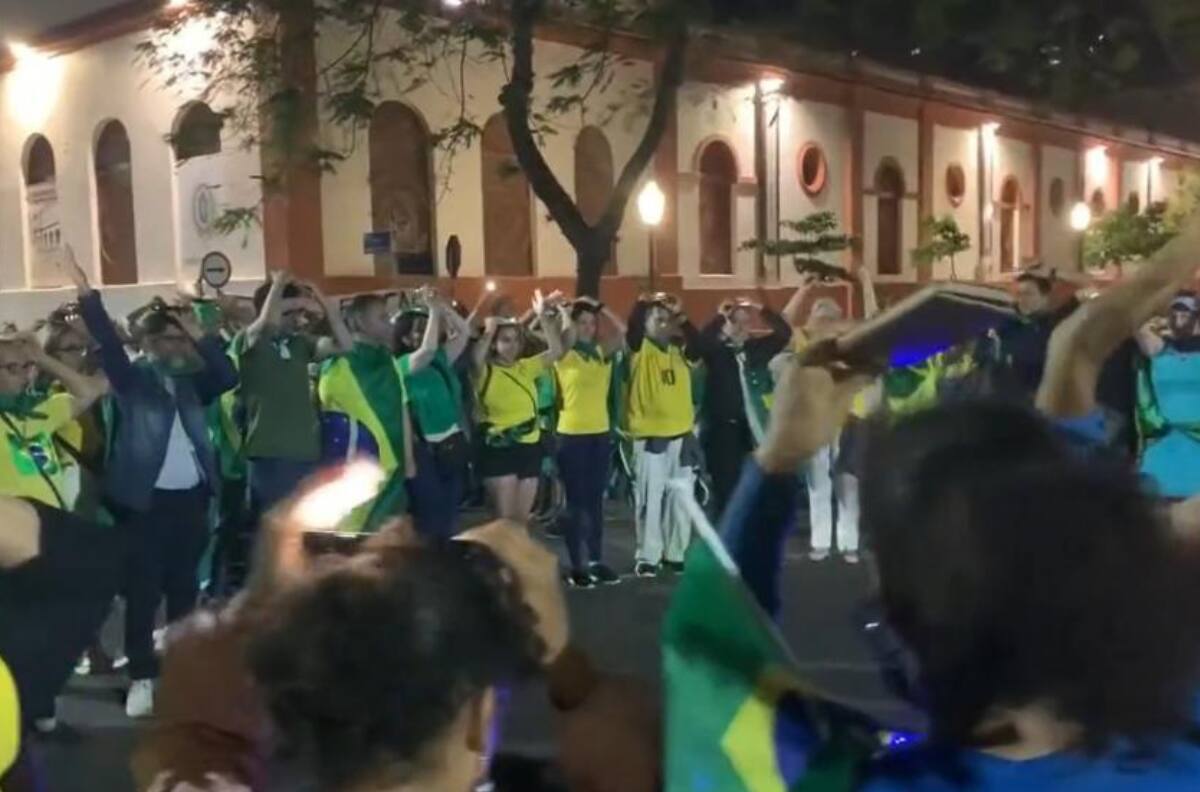 VIDEO | Seguidores de Jair Bolsonaro mandan señales a extraterrestres para "salvar a Brasil de Lula"