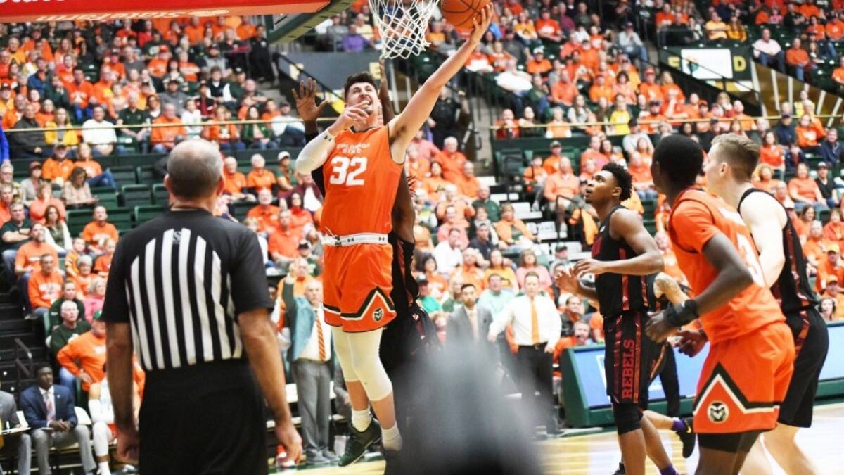 Nicolás Carvacho superó récord de rebotes de Shaquille O'Neal