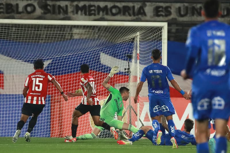 tuvo una mala noche en el Nacional ante Estudiantes de la Plata. (Foto: Aton)