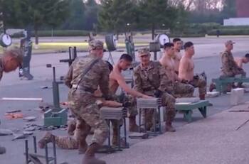 VIDEO | Desafiando los límites del dolor: soldados norcoreanos sorprenden con sus dotes de entrenamiento