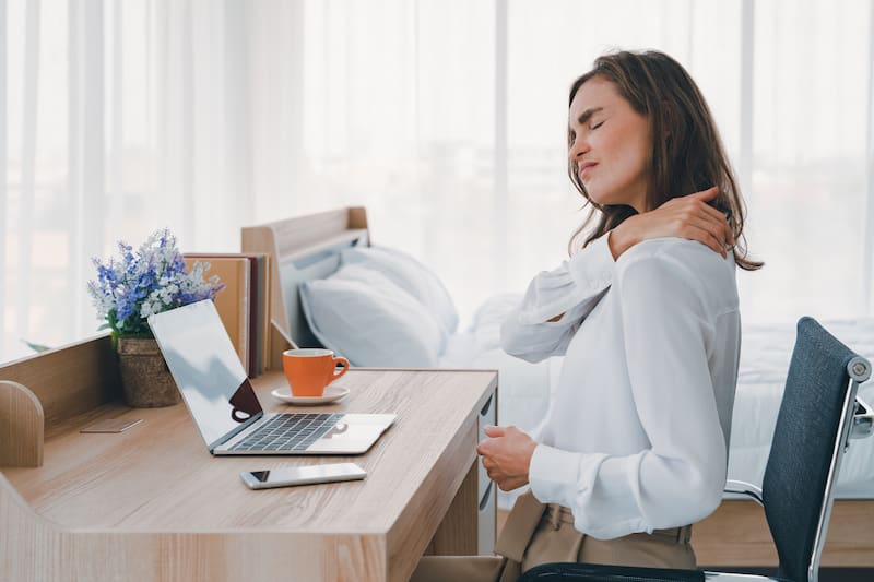 Este también puede ocasionar dolencias físicas, cambios emocionales y problemas en la rutina diaria.