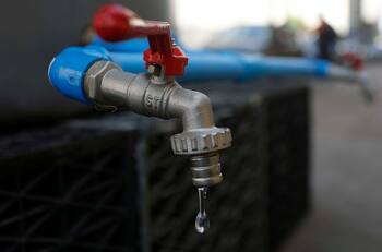 Aguas Andinas confirma corte de agua en sectores de seis comunas de Santiago para este martes