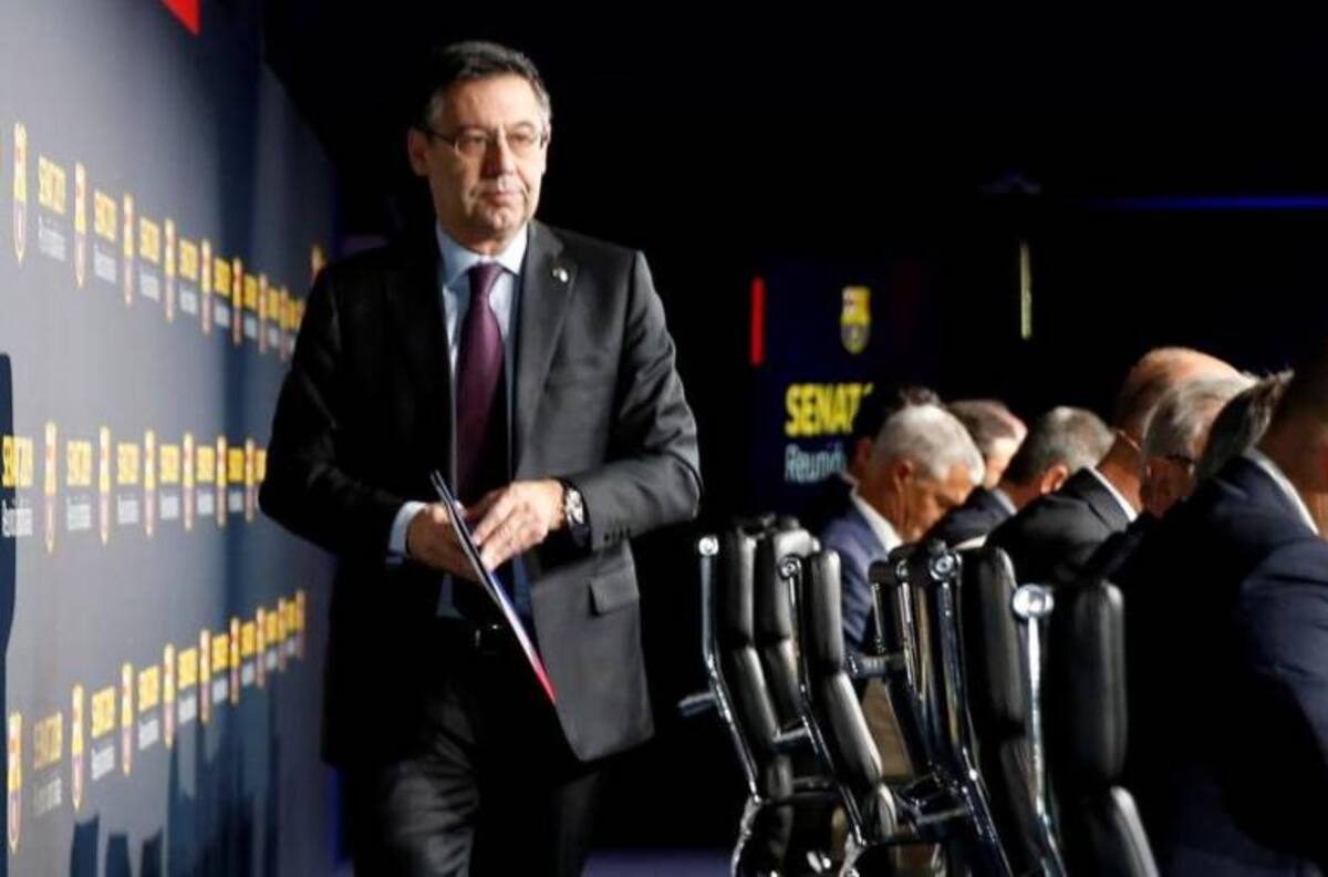 Hinchas del Barcelona piden salida de Bartomeu tras anuncio de Messi