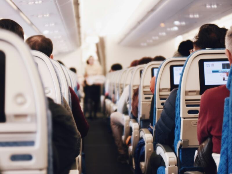 ¿Cuál es el asiento más seguro a la hora de viajar en avión?