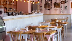 Con sabor a infancia: El café rosado de Santiago donde puedes desayunar, almorzar y cenar sin importar el día ni la hora