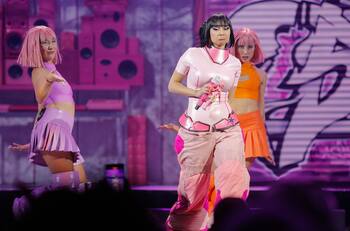 Burlándose de Leandro Martínez: Revisa los mejores memes de la presentación de Paloma Mami en Viña 2023