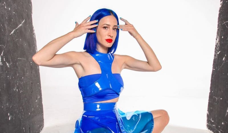 es conocida DJ argentina y pareja de Ale Sergi.