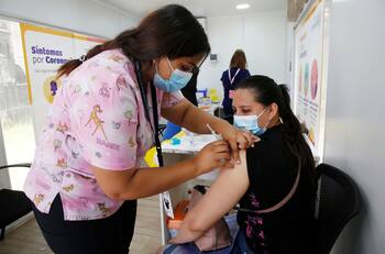 Covid-19: Minsal ratifica cuarta dosis de refuerzo a contar de enero y pronto anunciará calendario