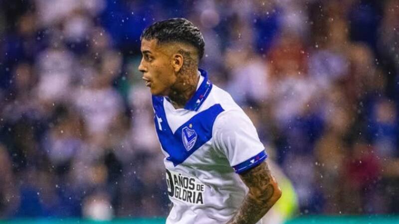 Suena en la UC, lo dirige Gustavo Quinteros y ahora fue ofrecido para reforzar a Colo Colo