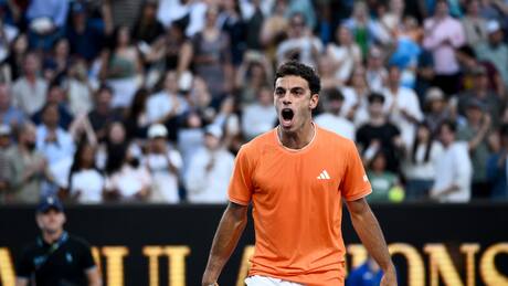 Australian Open: solo queda un sudamericano y Alcaraz supera marca de Djokovic, Federer y Nadal