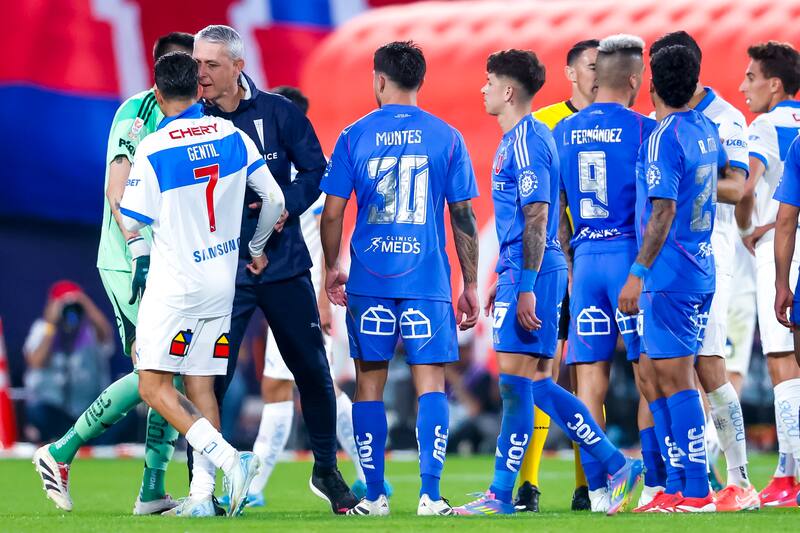 El DT cruzado en el Clásico Universitario. Foto: Agencia Aton.