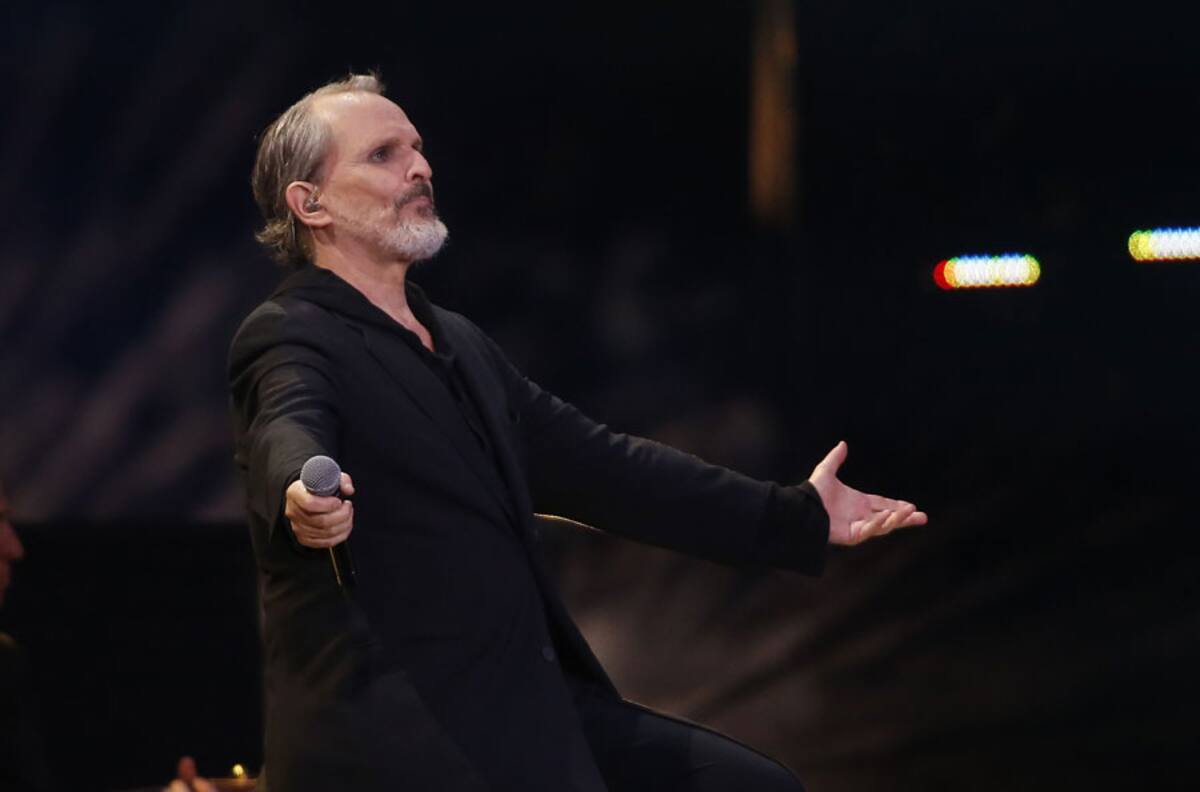 Miguel Bosé acusa censura de Facebook y denuncia conspiración a escala mundial
