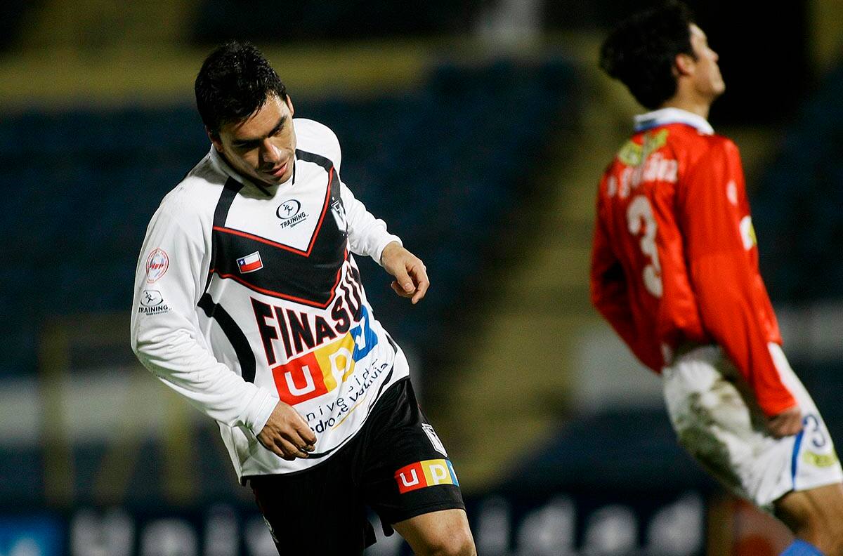 Esteban Paredes: Las ofertas de los rivales, al borde del retiro y su llegada a Colo Colo