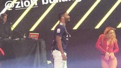 Zion sorprendió tras cantar en concierto con la camiseta de Universidad de Chile