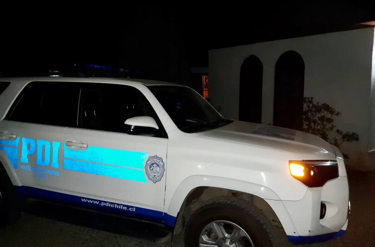 Mujer fue encontrada muerta en un vehículo en Malloa: se investiga posible femicidio