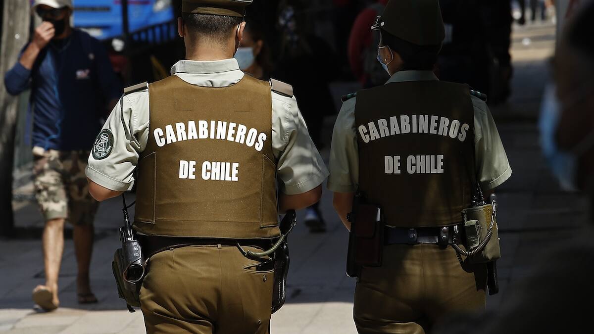 Nueva detención ciudadana: dos delincuentes fueron amarrados a un poste en Lampa