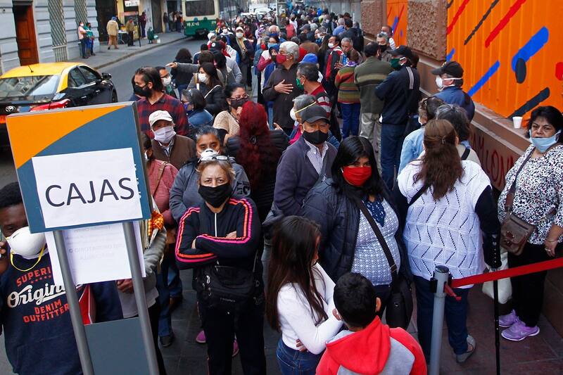 Filas para acceder a servicios en Banco Estado de Valparaiso 20/04/20