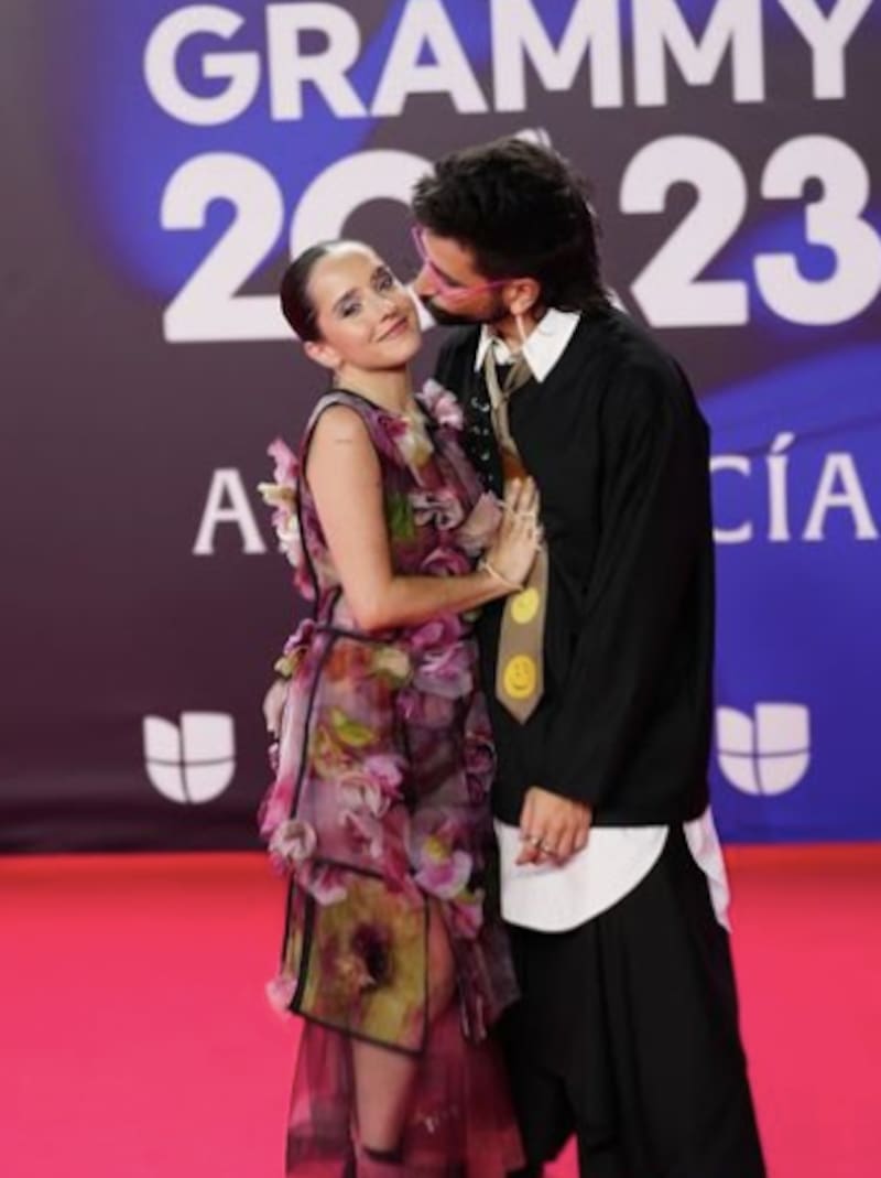 Camilo y Eva Luna en la Alfombra Roja.