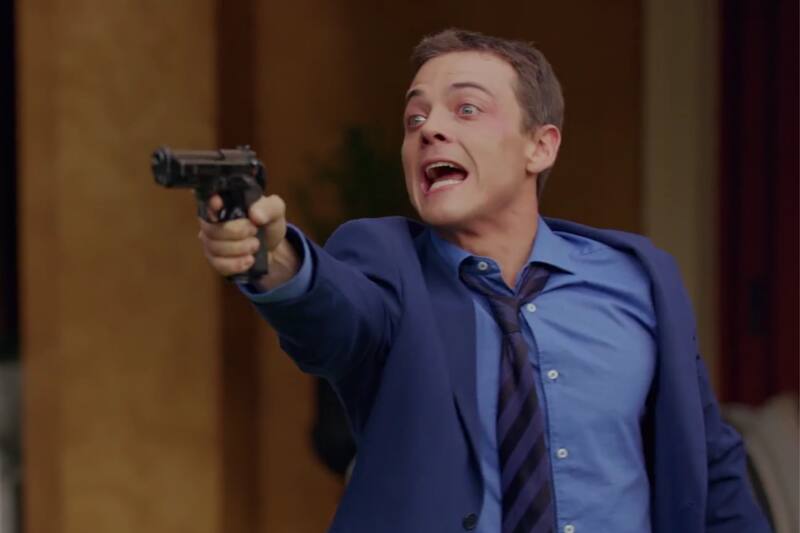 pretende matar a Rodolfo por haberle arruinado la vida.