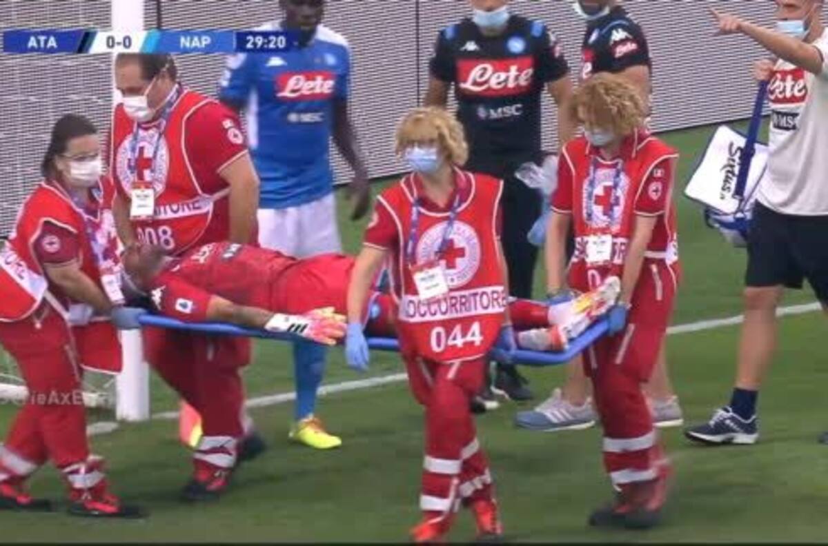 El duro golpe que recibió David Ospina en el duelo ante el Atalanta