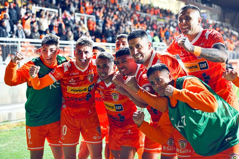 Cobreloa remontó un 1-0 ante Palestino para ganar 3-1 y salir de la zona de descenso. (Foto: Aton)