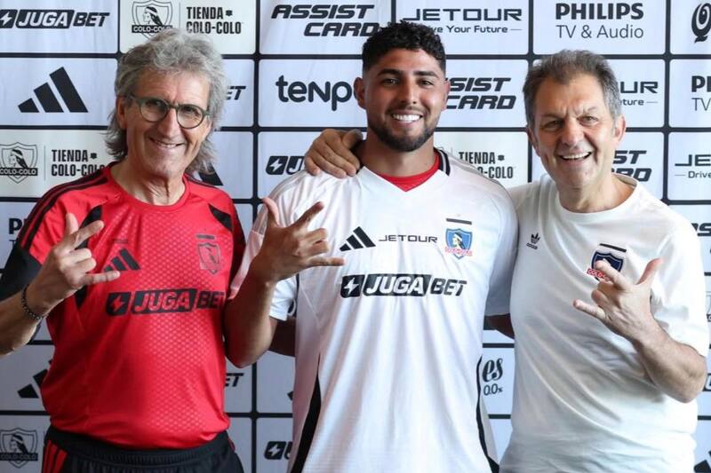 La dirigencia de Blanco y Negro se reunirá hoy, miércoles 28 de enero, para definir ventas y refuerzos para 2026. Foto: Colo Colo Oficial.