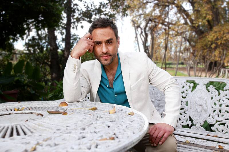 Álvaro Gómez reaparece en la pantalla chica en la nueva teleserie nocturna de Canal 13. - Créditos: Canal 13