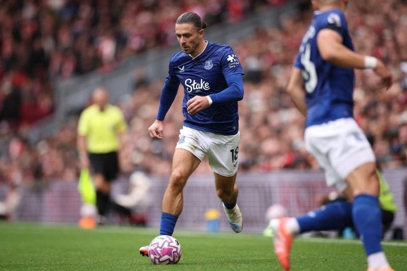 El polémico mediocampista del Everton de Liverpool fue intervenido quirúrgicamente tras sufrir una grave lesión. Foto: EFE.