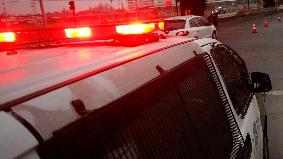Operativo por posible artefacto explosivo en Santiago Centro: Amplio desalojo de emergencia