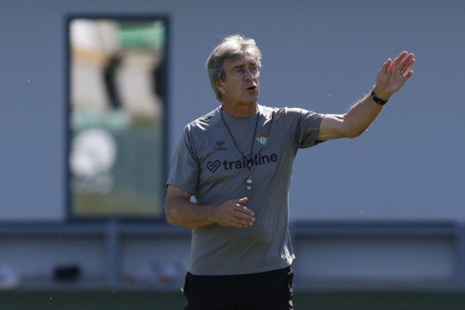 comanda la pretemporada del Real Betis Balompié con miras a 2025/26. Foto: EFE.