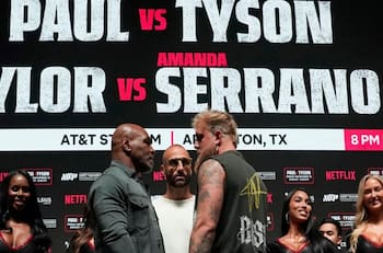 VIDEO | El intenso cara a cara de Mike Tyson y Jake Paul antes de su combate en Texas