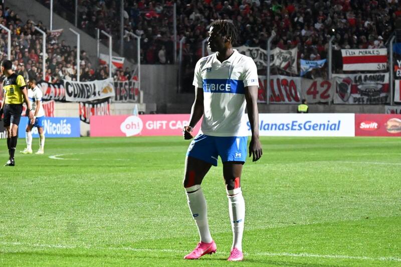 El delantero jugó sus primeros minutos en el primer equipo Cruzado, en el amistoso ante River Plate. Foto: @Cruzados