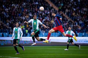 Betis de Manuel Pellegrini y Claudio Bravo cayó luchando en penales ante el Barcelona y se despide de la Supercopa de España
