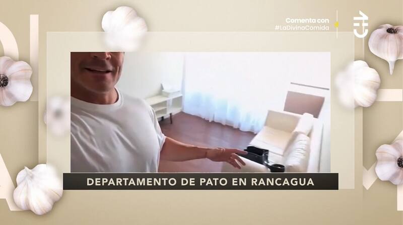 Parte de su living donde mantiene muebles de color blanco / CHV