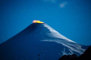 Zonas alrededor del volcán Villarica en alerta amarilla por nuevo enjambre sísmico