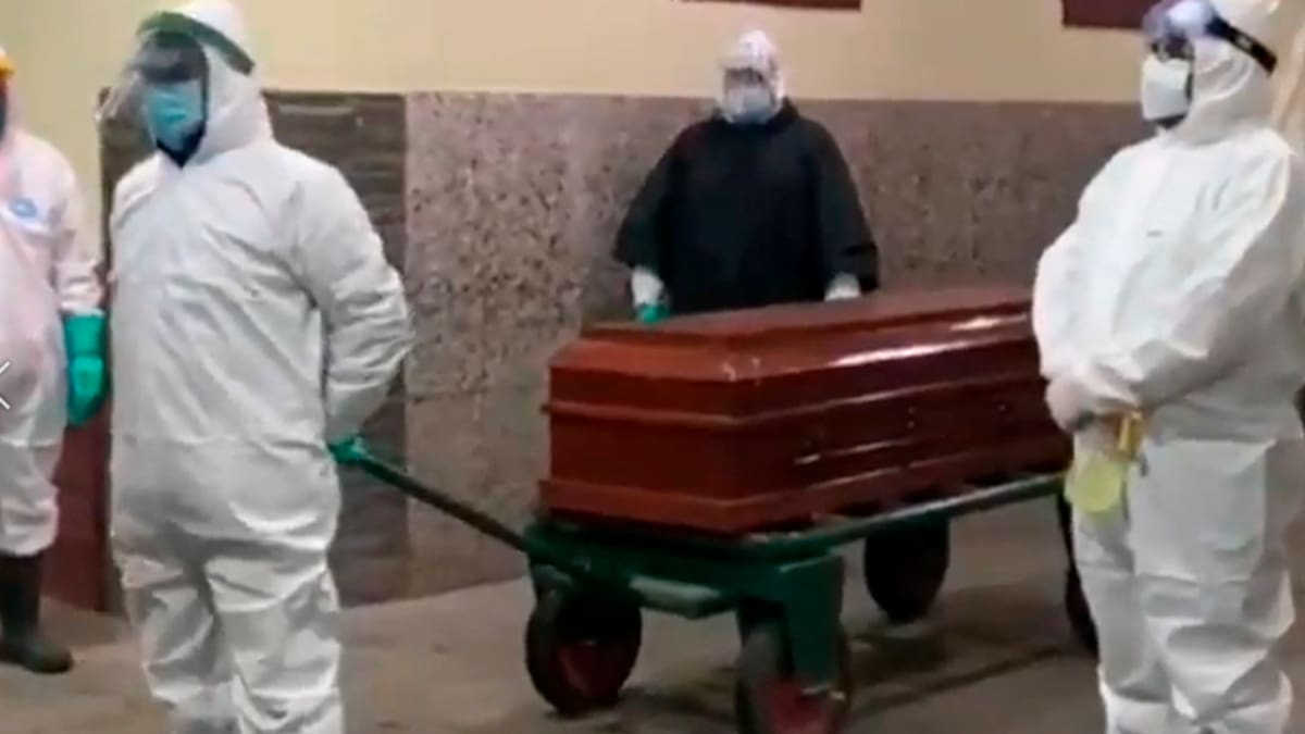 El lindo gesto de trabajadores de cementerio de Curicó para despedir a anciano fallecido