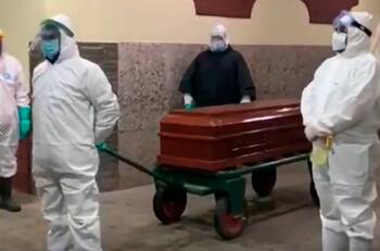 El lindo gesto de trabajadores de cementerio de Curicó para despedir a anciano fallecido