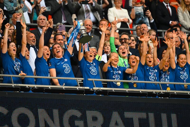 Chelsea conquistó su tercera FA Cup consecutiva al vencer al Manchester United en Londres. Foto: @ChelseaFCW