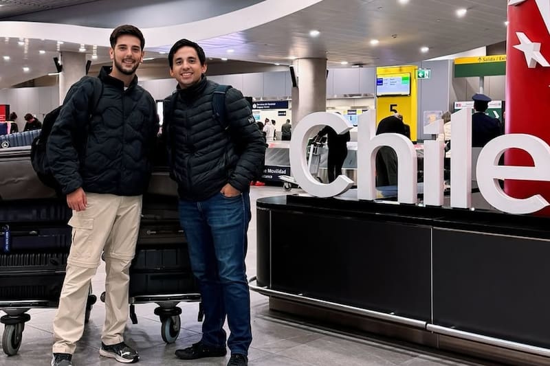 y su pareja regresaron a Chile.