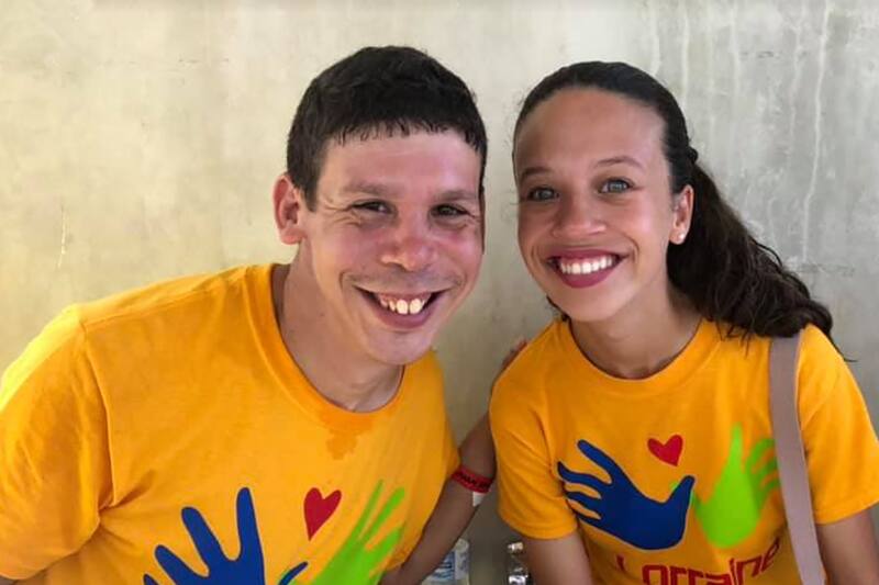 Afecta el desarrollo cognitivo y el sistema cardiovascular desde el nacimiento.