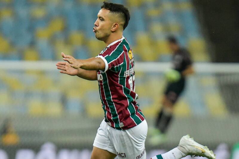 El ex Universidad de Chile anotó un golazo de tiro libre para Fluminense.