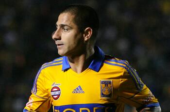 Ex Tigres ebrio sacó al baile a "Chupete" en un Instagram Live