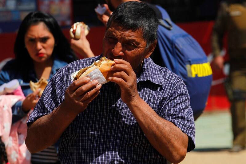 Valparaiso, 19 septiembre 2017.
Asistentes a las ramadas del parque Alejo Barrios disfrutan del ultimo feriado en las celebraciones de fiestas patrias.
Sebastian Cisternas/ Aton Chile