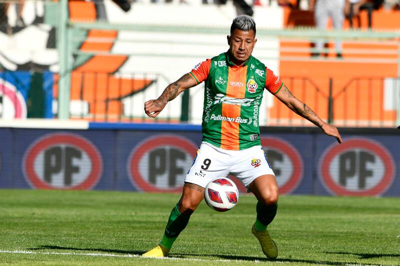 Leonardo Valencia jugando con la camiseta de Cobresal ante Colo Colo (Foto: Aton)